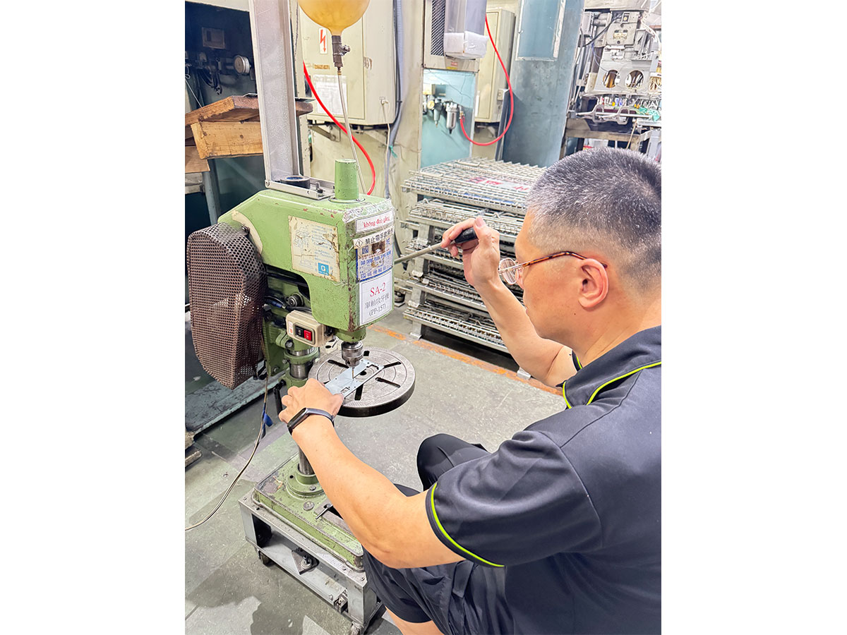 Tapping Machine